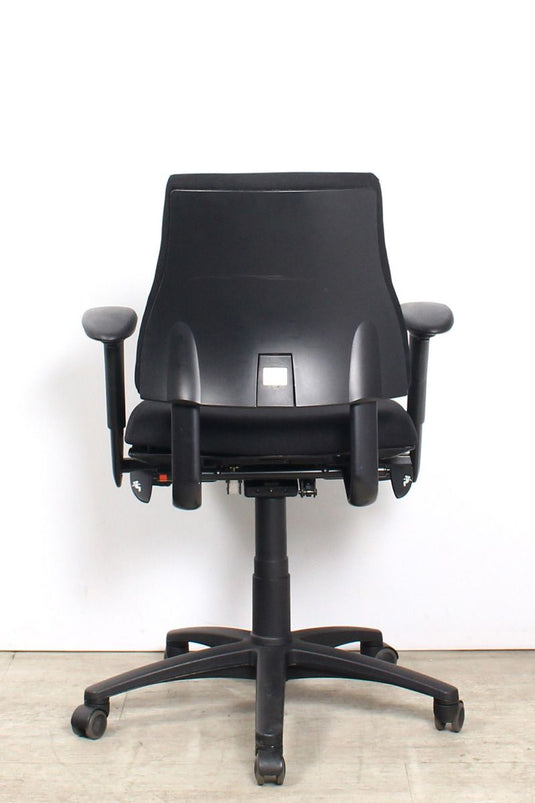BMA Axia lage rug, nieuwe stof zwart 4D Armleggers - Re - Use24Bureaustoelen