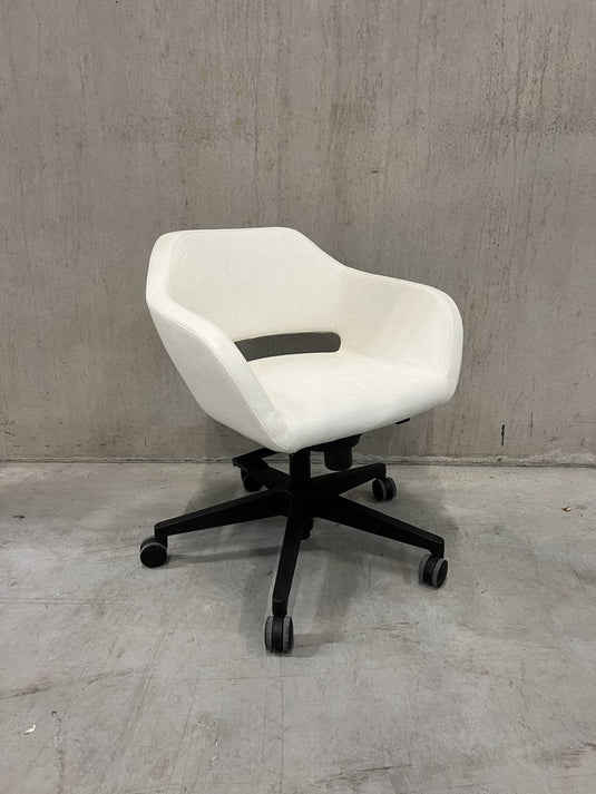 Bureau/vergaderstoel F70 Witte Leer Nylon (A3) - Re - Use24Bureaustoelen