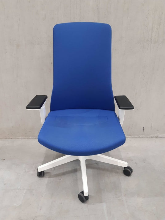 Interstuhl Pure is3 Wit Blauw Refurbished Bureaustoel - Re-Use24Bureaustoelen