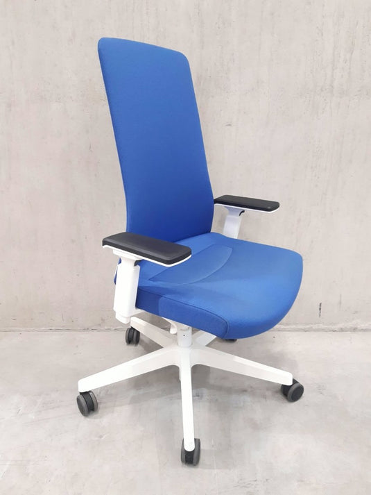 Interstuhl Pure is3 Wit Blauw Refurbished Bureaustoel - Re-Use24Bureaustoelen