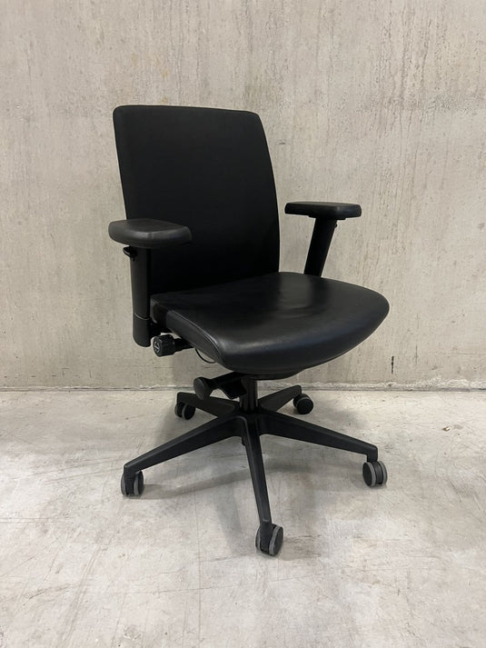 Refurbished 707 CS - B met zitting in zwart leer (B3) - Re - Use24Bureaustoelen