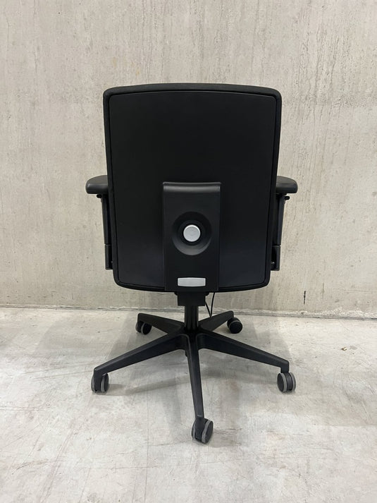 Refurbished 707 CS - B met zitting in zwart leer (B3) - Re - Use24Bureaustoelen