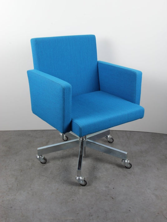 Refurbished bureaustoel Star in blauw met alu base (E6) - Re - Use24Bureaustoelen