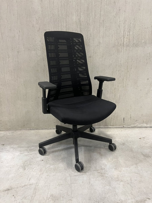 Refurbished Interstuhl Pure is3 (B2) - Re - Use24Bureaustoelen