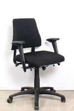 BMA Axia lage rug, nieuwe stof zwart 4D Armleggers - Re - Use24Bureaustoelen