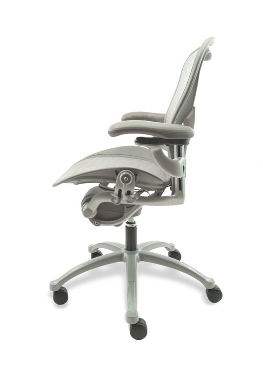 Herman Miller Aeron "B" Posturefit Titanium Refurbished - Re - Use24Bureaustoelen